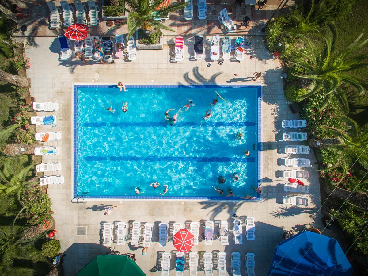 קאבוס Morfeas Hotel מראה חיצוני תמונה