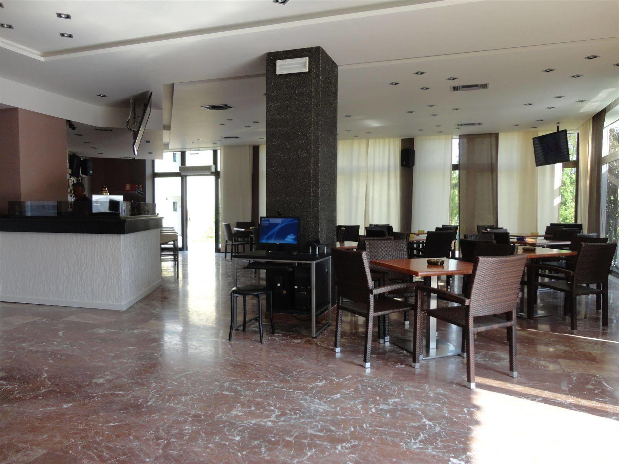 קאבוס Morfeas Hotel מראה חיצוני תמונה