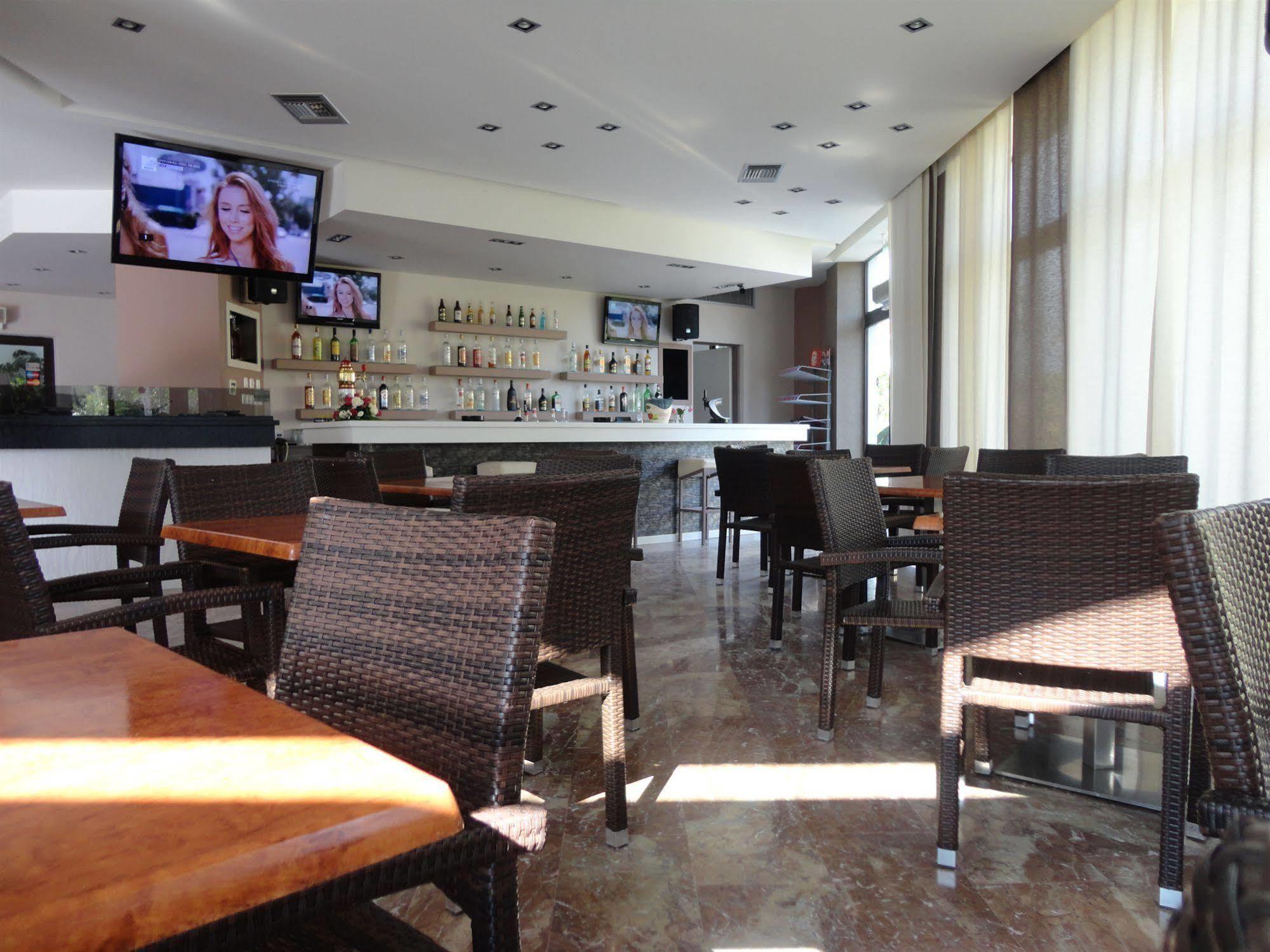 קאבוס Morfeas Hotel מראה חיצוני תמונה