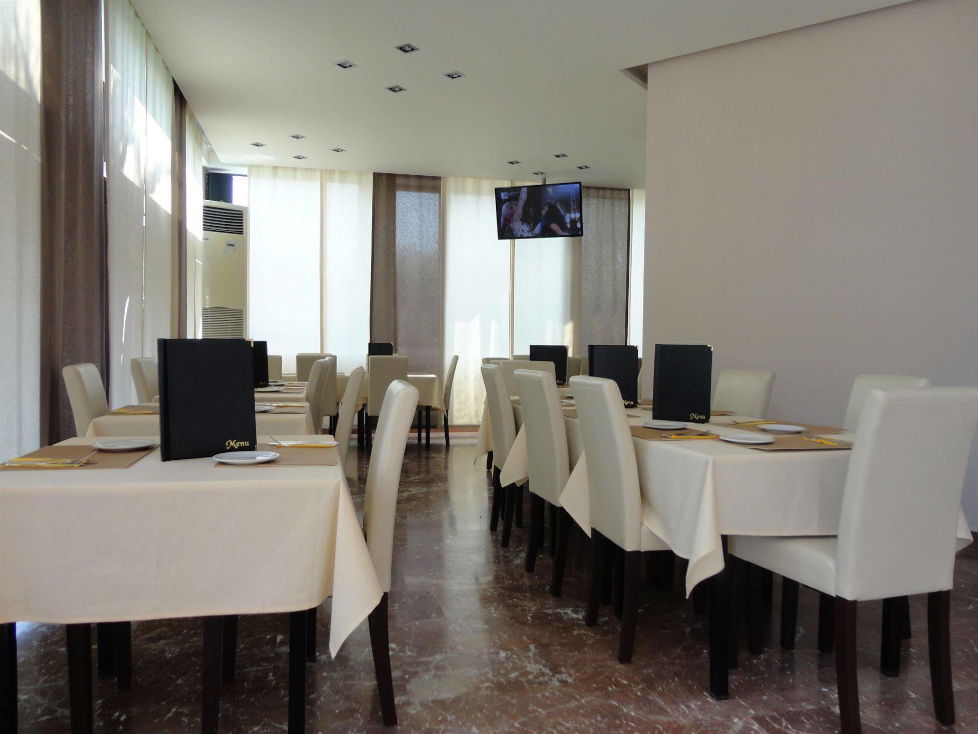 קאבוס Morfeas Hotel מראה חיצוני תמונה