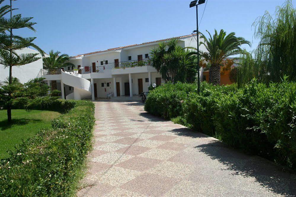 קאבוס Morfeas Hotel מראה חיצוני תמונה